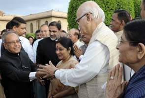 Pranab Mukherjee phones LK Advani after Rashtrapati Bhavan seating upsets BJP