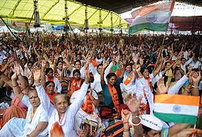 Baba Ramdev, crowd-magnet: 15,000 people at his Ramlila Ground camp 