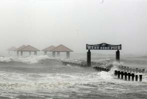 Rescues continue as Hurricane Isaac floods Louisiana, Obama declares federal emergency