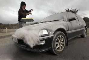 Volcano erupts with ash cloud in New Zealand park 