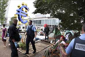 German police begin clearing Occupy Frankfurt camp 