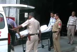 Woman jumps off  elevated Delhi metro station