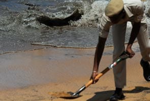 'Manageable' oil slick reaches Sri Lanka capital 