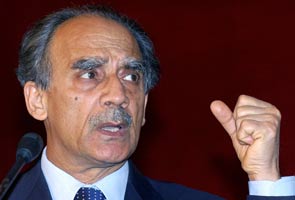 FDI in retail won't help or hurt, says Arun Shourie; BJP seeks distance