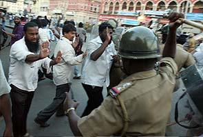 Anti-Islam film protesters lathicharged near US consulate in Chennai 