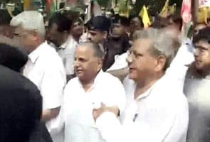 Bharat bandh: Mulayam Singh Yadav joins protests in Delhi, makes UPA squirm