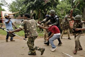 Outrage after woman cop beaten up by mob in Odisha; Congress apologises