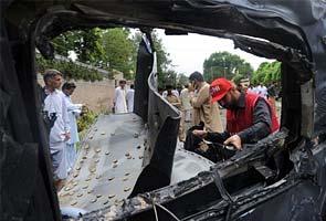 Car bomb hits US vehicle, kills 2 Pakistanis