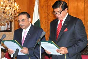 Pakistan PM agrees to reopen graft cases against President Zardari