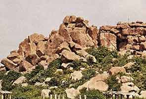 Thieves damage 16th century temple at Hampi