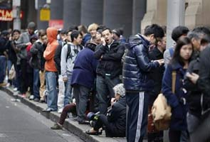 Long queues greet Apple's iPhone 5