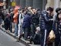 Long queues greet Apple's iPhone 5