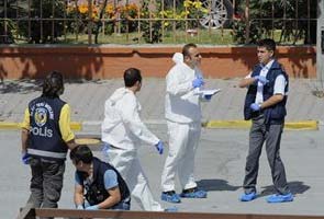 Istanbul suicide blast kills police officer, wounds seven