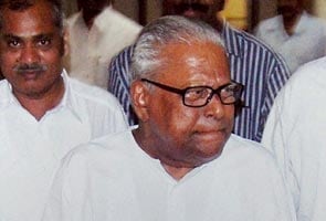 VS Achuthanandan stopped by Tamil Nadu police from going to Kudankualm