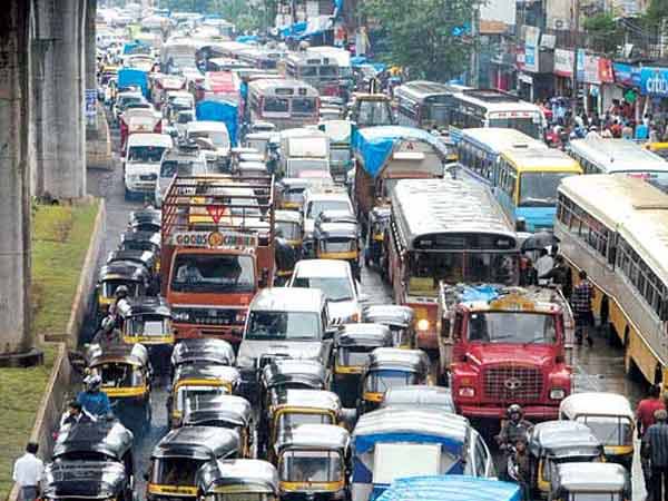 Mumbai metro collapse: Stuck in jam, fliers reach airports late