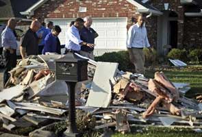 On eve of Democratic Convention, Obama consoles storm victims 