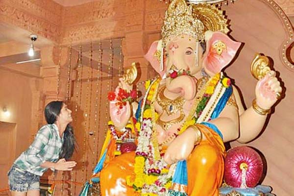 Ganpati devotees banned from wearing short skirts: Poonam Pandey's the reason