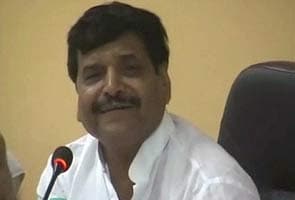 Narrow escape for Mulayam's brother Shivpal Yadav after plane mishap Narrow escape for Mulayam's brother Shivpal Yadav after plane mishap