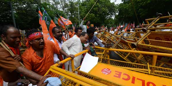 Pro-Telangana protests reach Delhi