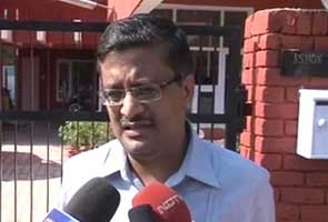 Congress defends all-clear sounded for Robert Vadra's DLF deals, Haryana govt challenges Ashok Khemka's order