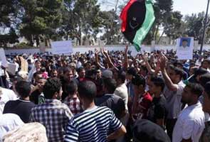 Libya's Bani Walid is shelled in standoff over rebel's death