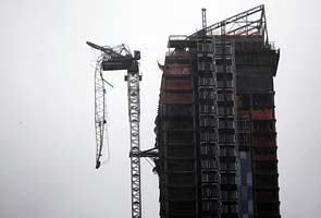 Superstorm Sandy: Crane dangles from New York high-rise, clearing streets