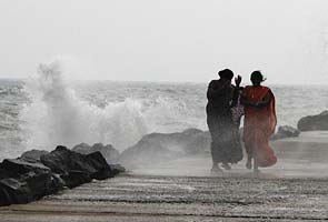 Cyclone warning halts port operations in Chennai