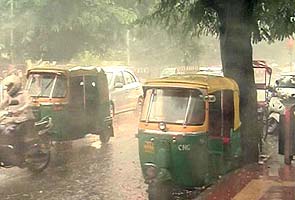 Hail stones, heavy rain and storm in Delhi 