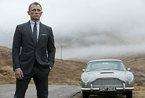 James Bond's car sold for $ 400, 000