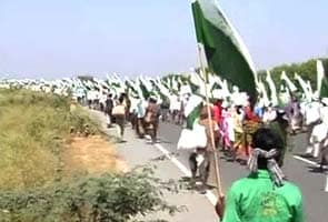 'Jan satyagraha': Silent march by 30,000 landless people enters third day