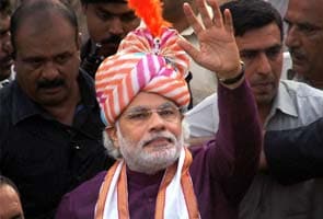 Narendra Modi unrelenting in attack on Sonia Gandhi