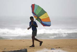 Rains, strong winds lash cyclone-hit Andhra Pradesh 