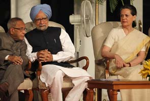 PM, Sonia Gandhi meet President Pranab Mukherjee amid talk of Cabinet reshuffle on Friday