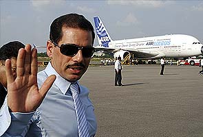 Karnataka Governor jumps to Robert Vadra's defence