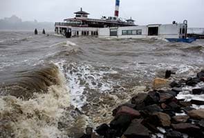 Superstorm Sandy leaves 13 dead in US, Canada