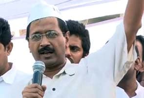 Arvind Kejriwal and his supporters protest power tariff hike in Delhi, burn electricity bills