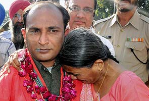 Indian engineer returns home after spending 5 years in Pakistani jail