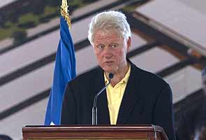 Clintons land in Haiti to showcase industrial park 