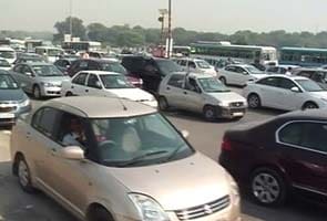 Gurgaon jam returns at toll plaza near Ambience Mall