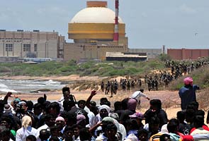 In Kudankulam, protesters plan siege to sea today