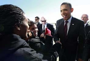 Barack Obama extends slim lead over Mitt Romney in White House race