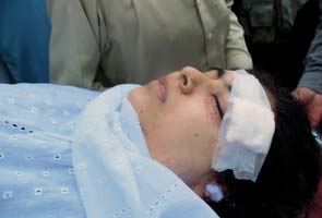 Pakistani doctors work through night to save blogger shot by Taliban