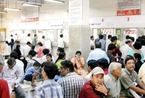 This is why you never get train tickets in Mumbai