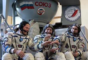 Russia prepares Soyuz craft for space station mission