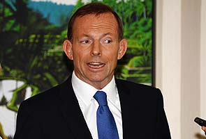 Australian opposition leader apologises to Prime Minister Gillard