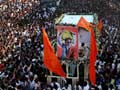 Bal Thackeray's funeral procession on way to Shivaji Park; lakhs of supporters follow