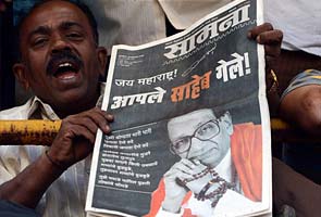 Bal Thackeray's two newspapers sport full black front pages