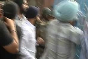 Violence at Delhi gurudwara, religious swords used