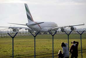 'Bang and flash' engine trouble hits Emirates A380