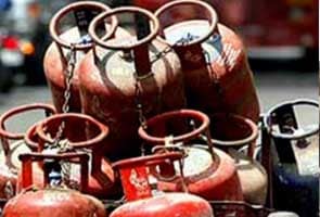 Non-subsidised LPG price hiked by Rs. 26.50 to Rs. 922 per cylinder